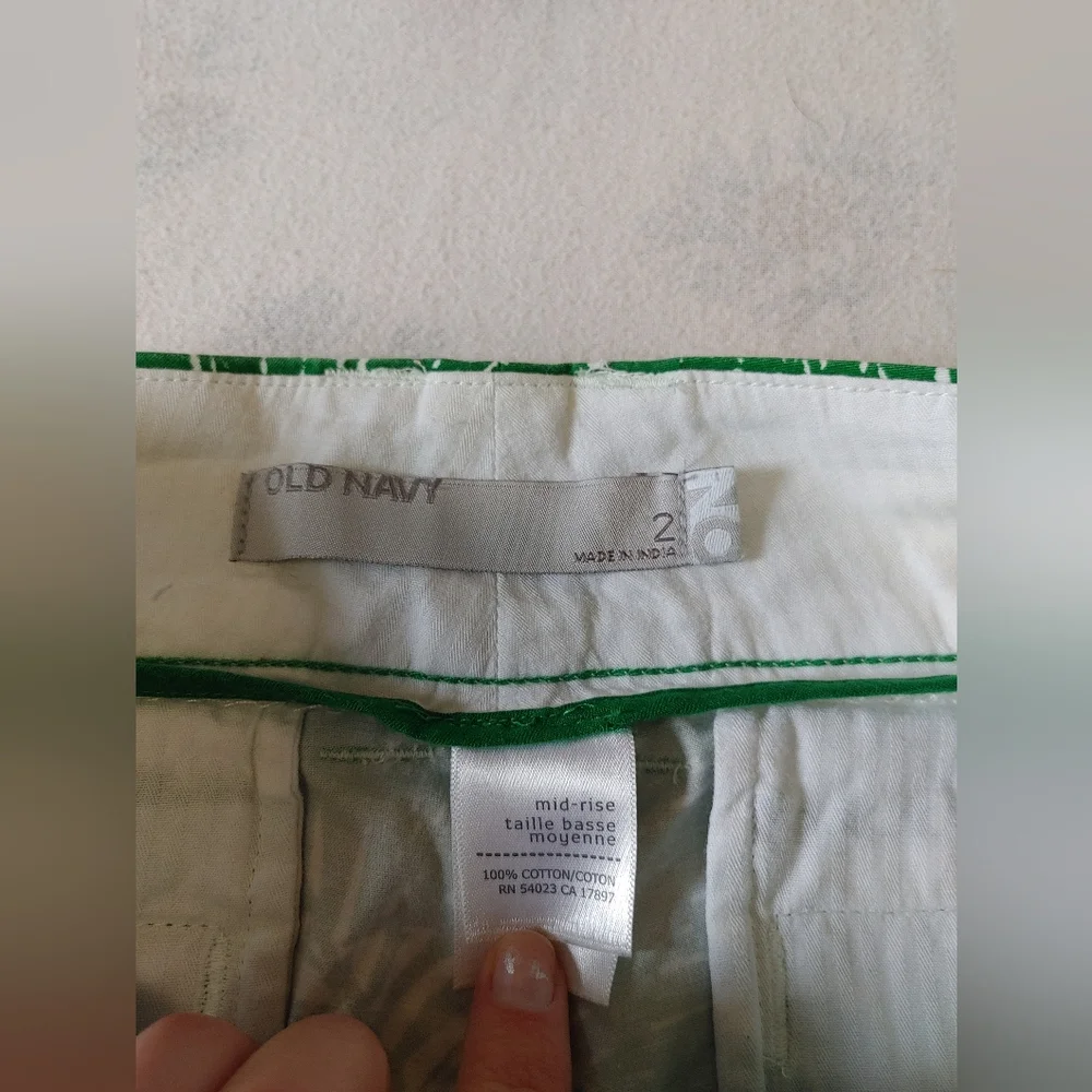 Old Navy Green and White Bermuda Shorts with Tropical Print - Picture 3 of 5